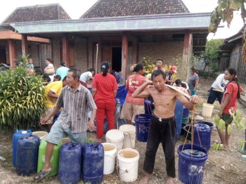 292 Rit Air Bersih Telah Disalurkan Wilayah Kekeringan